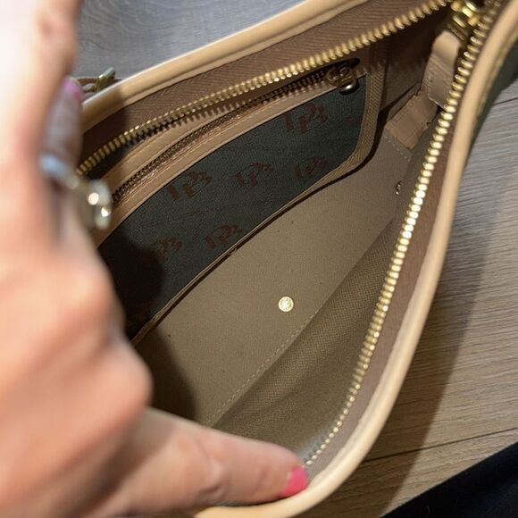 VINTAGE DOONEY AND BOURKE LOGO HOBO STYLE PURSE HANDBAG WITH LEATHER STRAP - Picture 9 of 11